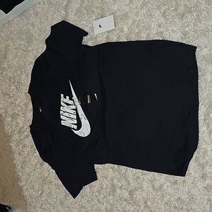 NWT Men's Nike Black T-shirt (medium)